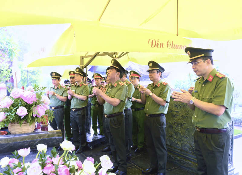 Đảng uỷ Công an Trung ương, Lãnh đạo Bộ Công an dâng hương tại Khu di tích Quốc gia đặc biệt Kim Liên -0