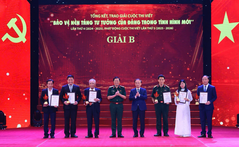 Tôn vinh các tập thể, cá nhân đoạt giải cuộc thi viết “Bảo vệ nền tảng tư tưởng của Đảng trong tình hình mới” -0