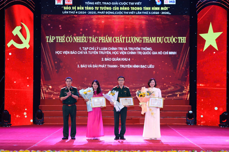 Tôn vinh các tập thể, cá nhân đoạt giải cuộc thi viết “Bảo vệ nền tảng tư tưởng của Đảng trong tình hình mới” -0