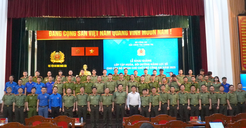 Thanh niên Công an tích cực phát triển năng lực số -0