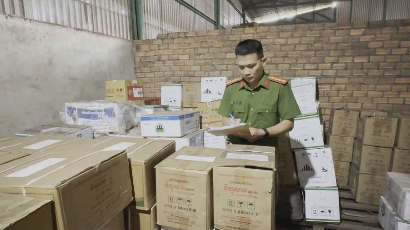 Đề nghị truy tố nhóm đối tượng buôn bán hàng cấm qua biên giới -0