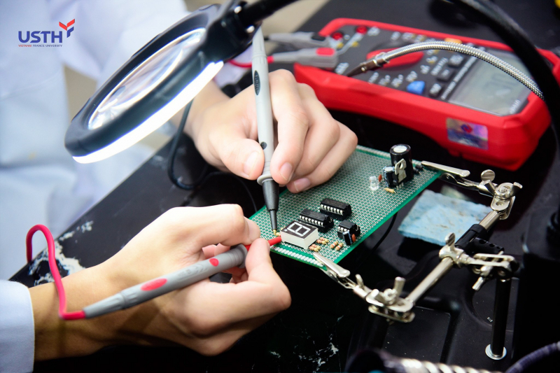 半導体業界への入学には、1つの科目で最低8点のスコアが必要です -0