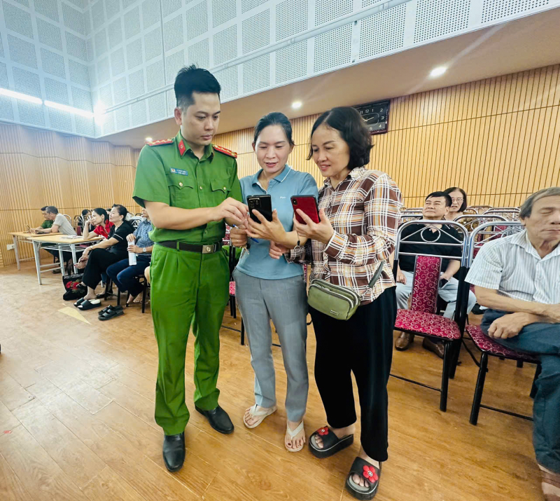 ប្រជាជនចូលរួមយ៉ាងសកម្មក្នុងការរួមវិភាគទានលើសេចក្តីព្រាងវិសោធនកម្ម និងបន្ថែមលើមាត្រាមួយចំនួននៃរដ្ឋធម្មនុញ្ញឆ្នាំ 2013 -0
