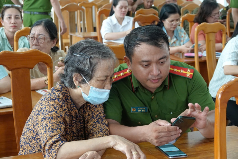 ជនជាតិចាម រួមវិភាគទានយ៉ាងសកម្មចំពោះសេចក្តីព្រាងវិសោធនកម្មរដ្ឋធម្មនុញ្ញឆ្នាំ ២០១៣ ស្តីពី VNeID -0