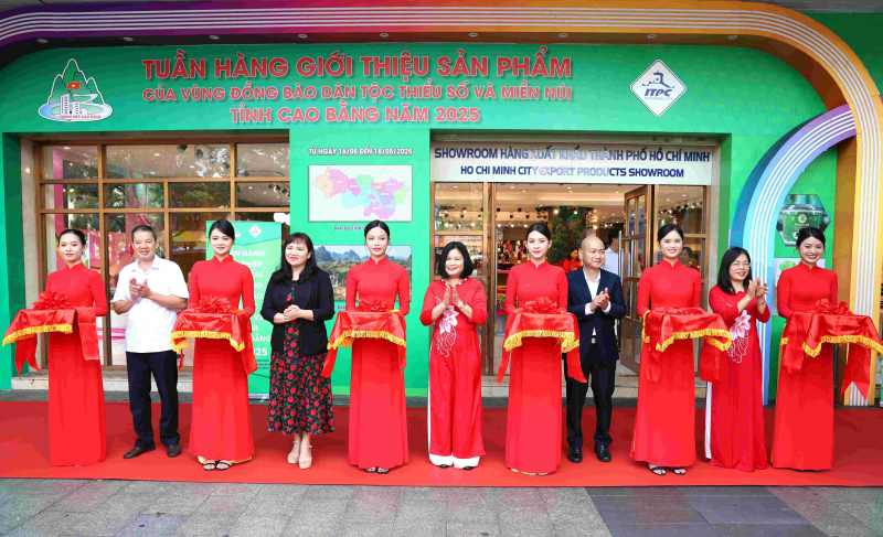 Đem đặc sản của đồng bào dân tộc thiểu số ở Cao Bằng đến TP Hồ Chí Minh -0