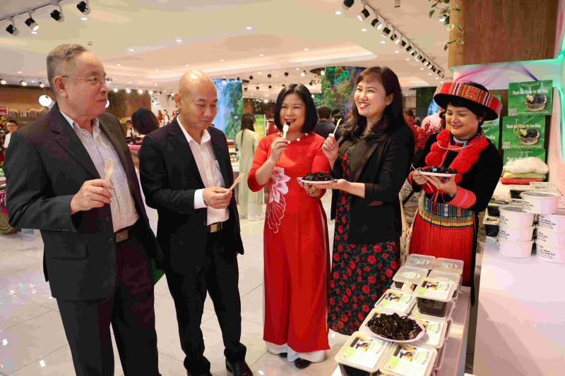 Đem đặc sản của đồng bào dân tộc thiểu số ở Cao Bằng đến TP Hồ Chí Minh -0