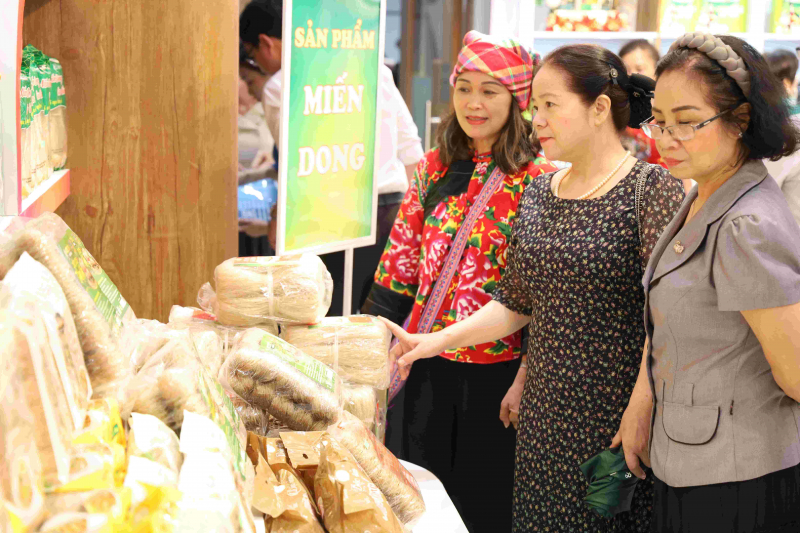 Đem đặc sản của đồng bào dân tộc thiểu số ở Cao Bằng đến TP Hồ Chí Minh -0