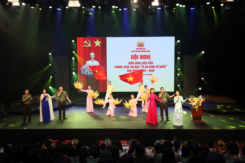 Rực sáng những bông hoa thi đua “Vì an ninh Tổ quốc” của Cục Truyền thông CAND -0