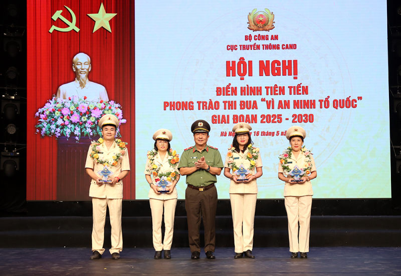 Rực sáng những bông hoa thi đua “Vì an ninh Tổ quốc” của Cục Truyền thông CAND -0