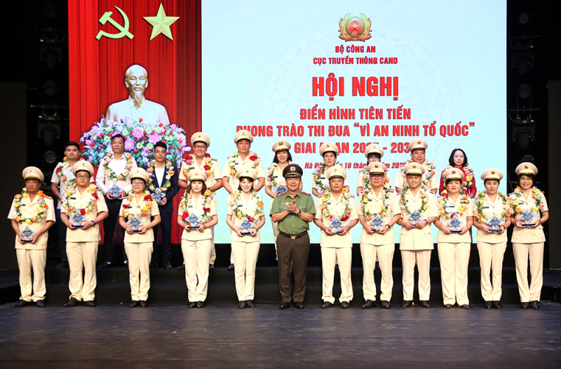 Rực sáng những bông hoa thi đua “Vì an ninh Tổ quốc” của Cục Truyền thông CAND -0