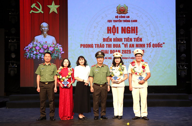 Rực sáng những bông hoa thi đua “Vì an ninh Tổ quốc” của Cục Truyền thông CAND -0