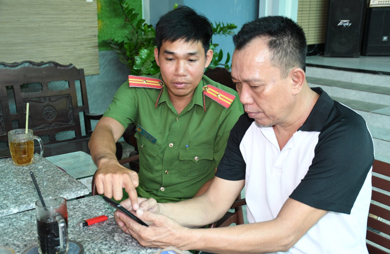 Công an các tỉnh miền Tây tích cực triển khai lấy ý kiến nhân dân về dự thảo sửa đổi Hiến pháp năm 2013 -0