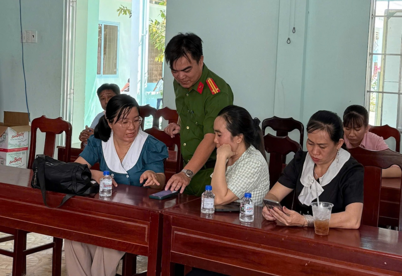 Công an các tỉnh miền Tây tích cực triển khai lấy ý kiến nhân dân về dự thảo sửa đổi Hiến pháp năm 2013 -0