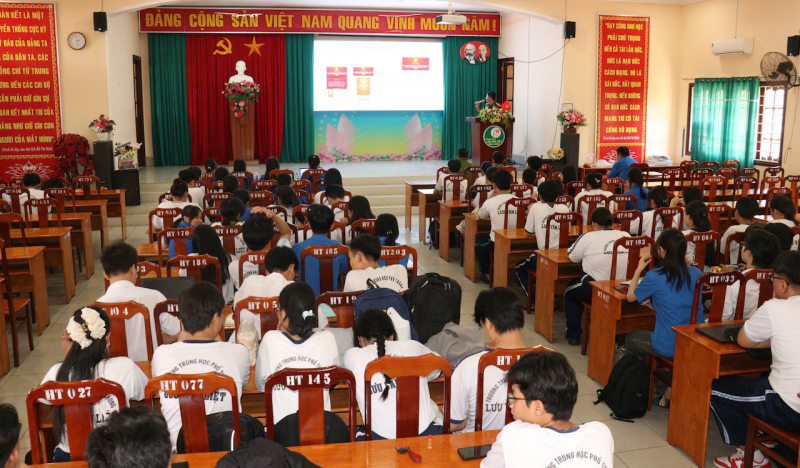 Công an các tỉnh miền Tây tích cực triển khai lấy ý kiến nhân dân về dự thảo sửa đổi Hiến pháp năm 2013 -0