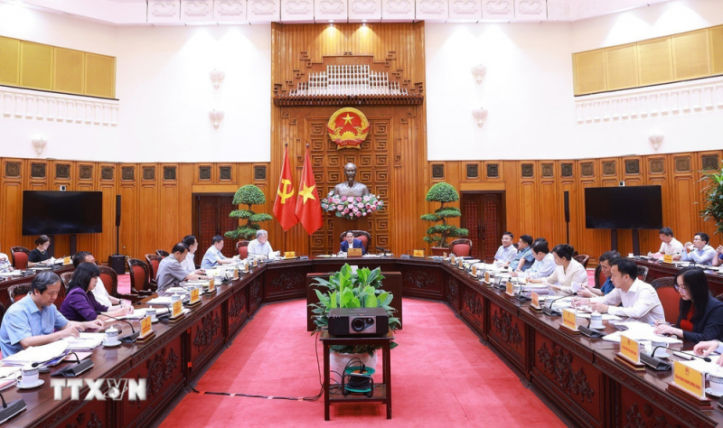 Thủ tướng chủ trì họp xây dựng dự thảo nghị quyết về y tế, giáo dục -0