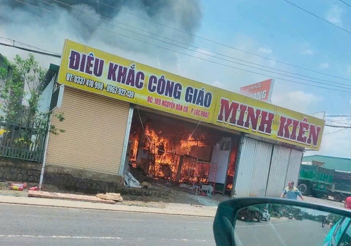 Cháy lớn thiêu rụi xưởng gỗ ở Bảo Lộc -0