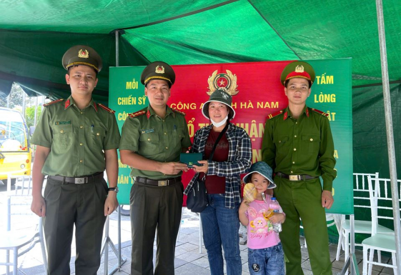 Công an Hà Nam bảo đảm ANTT tại Lễ cung rước, tôn trí, chiêm bái Xá lợi Đức Phật -0