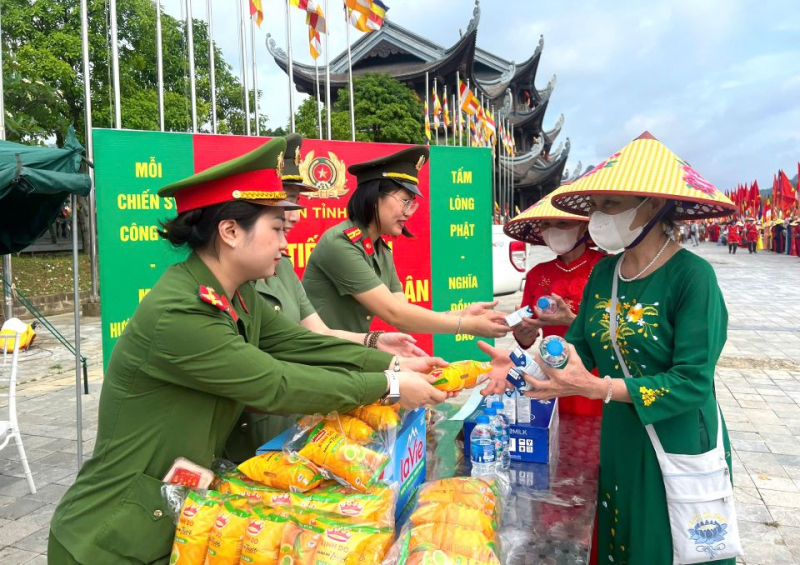 Công an Hà Nam bảo đảm ANTT tại Lễ cung rước, tôn trí, chiêm bái Xá lợi Đức Phật -0