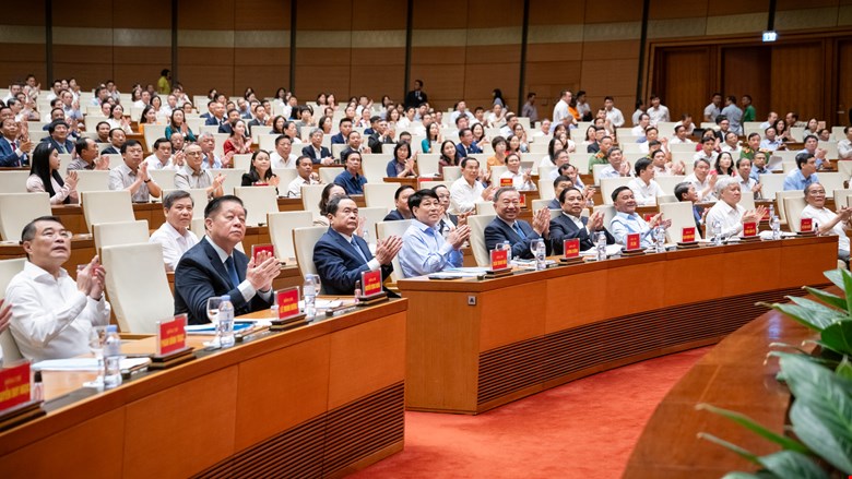 Tổng Bí thư Tô Lâm dự, chỉ đạo Hội nghị toàn quốc quán triệt 2 Nghị quyết quan trọng của Bộ Chính trị -0