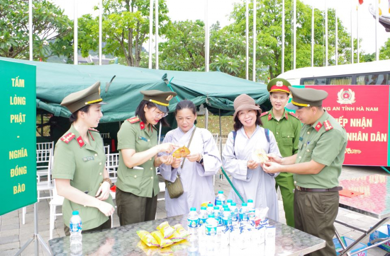 Công an Hà Nam bảo đảm ANTT tại Lễ cung rước, tôn trí, chiêm bái Xá lợi Đức Phật -0