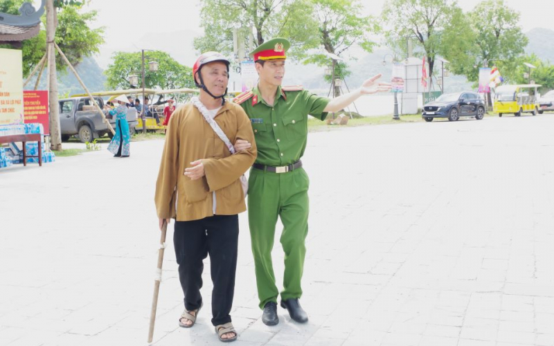 Công an Hà Nam bảo đảm ANTT tại Lễ cung rước, tôn trí, chiêm bái Xá lợi Đức Phật -0