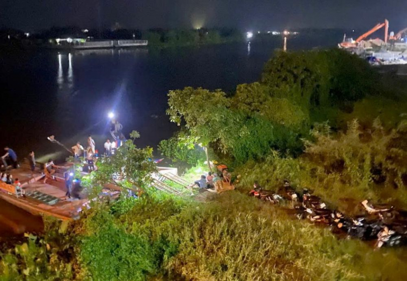 Xuyên đêm tìm thanh niên bỏ xe trên cầu nhảy sông Vàm Cỏ Đông -0