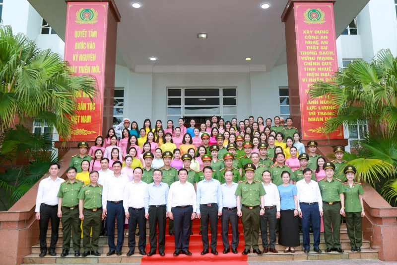 Bộ trưởng Lương Tam Quang dâng hương tưởng niệm Chủ tịch Hồ Chí Minh -0