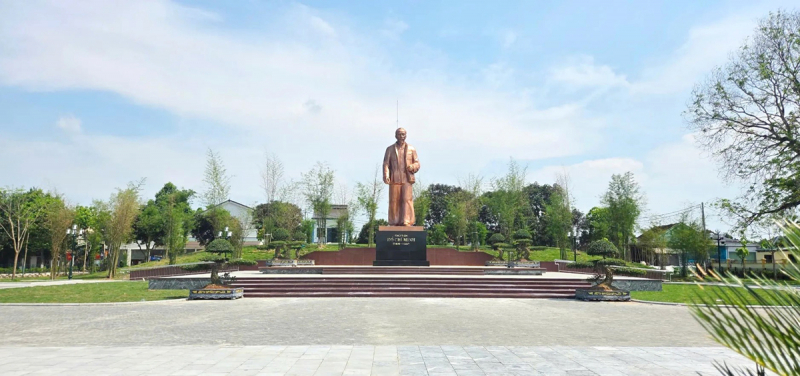Khám phá nét độc đáo của công trình tượng đài “Bác Hồ về thăm quê” -0