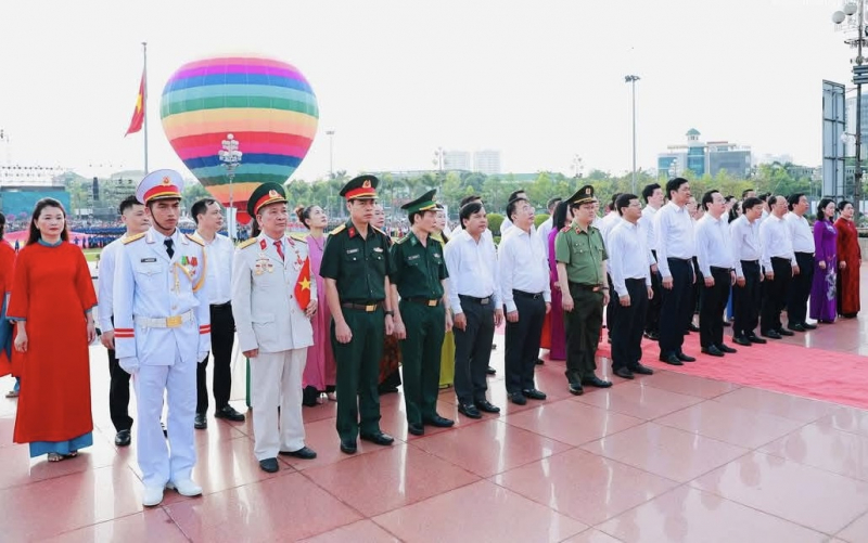 Xúc động lễ chào cờ và bay Quốc kỳ trên quê hương Chủ tịch Hồ Chí Minh -0