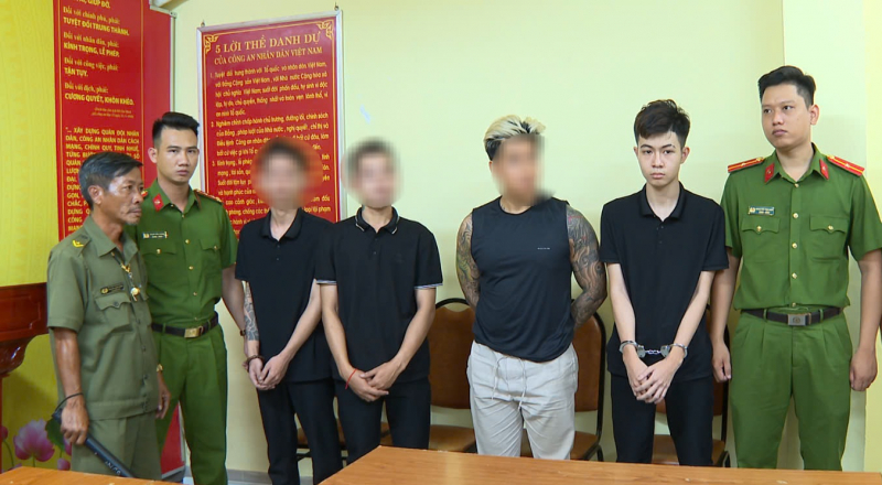 Bắt giữ khẩn cấp đối tượng đánh người nước ngoài trên phố Bùi Viện -0
