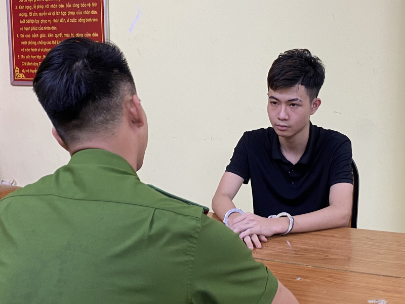 Bắt giữ khẩn cấp đối tượng đánh người nước ngoài trên phố Bùi Viện -1
