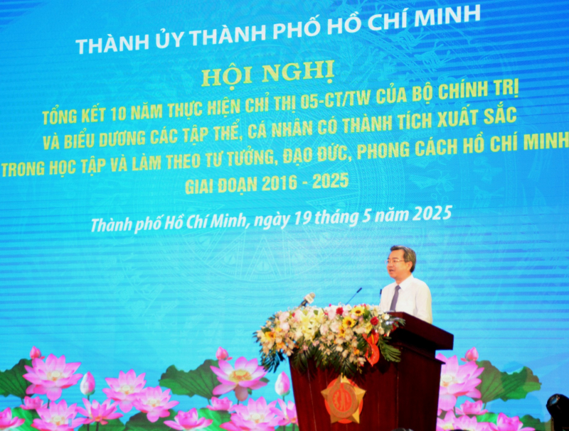 TP Hồ Chí Minh biểu dương 341 gương điển hình xuất sắc trong học tập và làm theo Bác Hồ -1