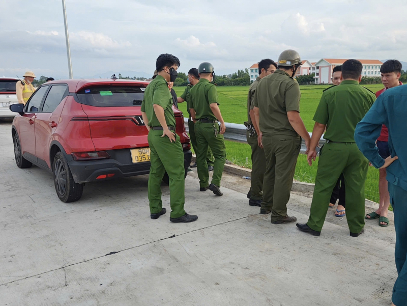 Chốt chặn trên cao tốc bắt nhóm đối tượng vừa gây án đang bỏ trốn -0