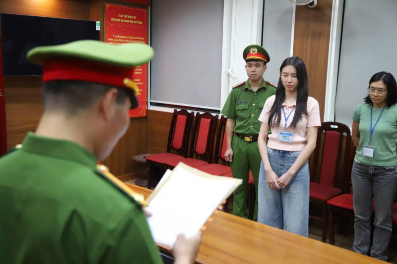 Hoa hậu Nguyễn Thúc Thuỳ Tiên được hưởng lợi 7 tỷ đồng từ bán kẹo rau củ Kera -0