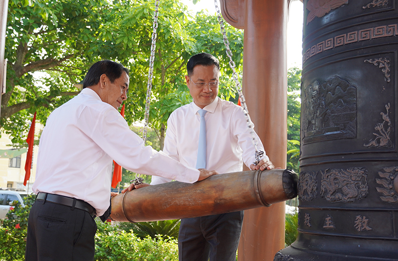 Tỉnh Quảng Bình và Bô-Ly-Khăm-Xay (Lào) tưởng niệm Bác Hồ và các anh hùng liệt sĩ -0