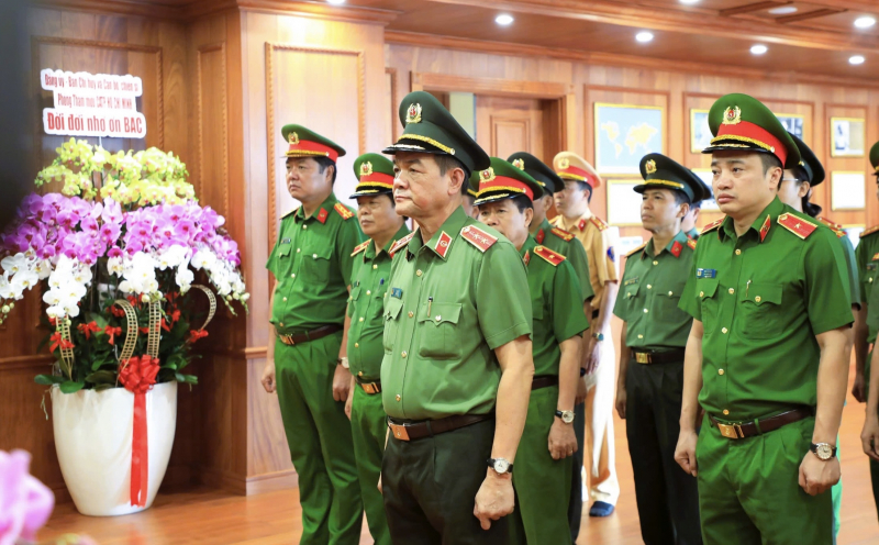 Đoàn đại biểu TP Hồ Chí Minh dâng hương, dâng hoa tưởng nhớ Chủ tịch Hồ Chí Minh -2