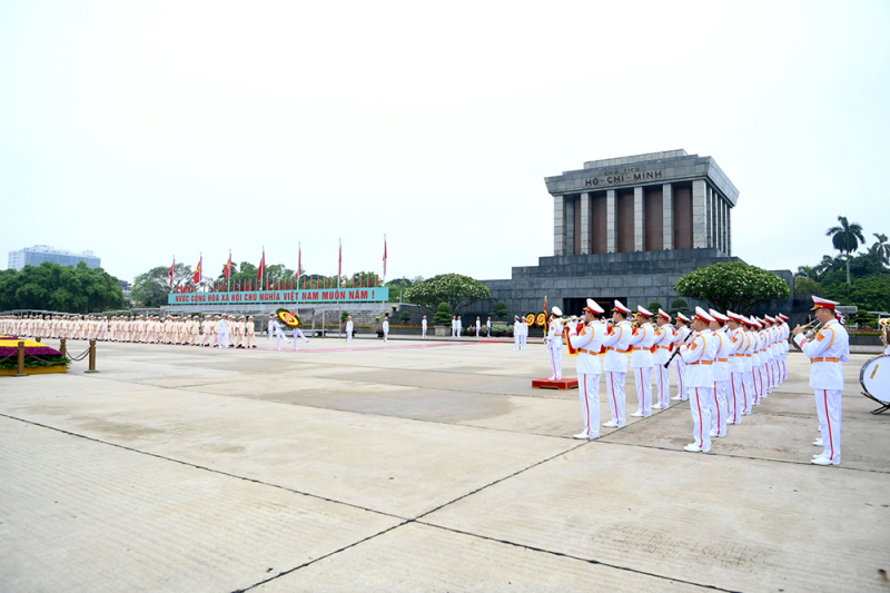 Đoàn đại biểu Đảng ủy Công an Trung ương, Bộ Công an vào Lăng viếng Chủ tịch Hồ Chí Minh -0