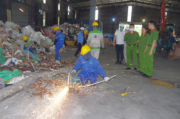 Công an tỉnh Thái Nguyên tiêu huỷ hơn 2.000 khẩu súng, vũ khí tự chế và công cụ hỗ trợ -0