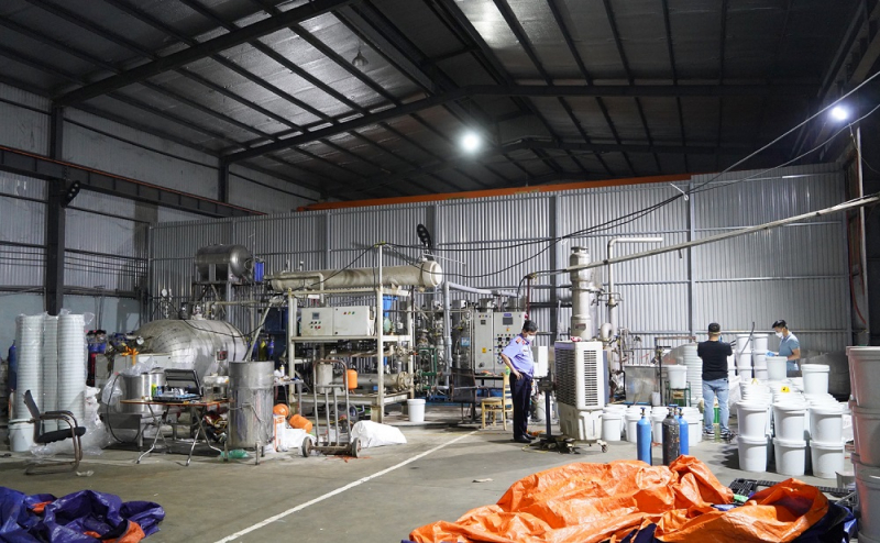 3. ben trong kho.jpg -0