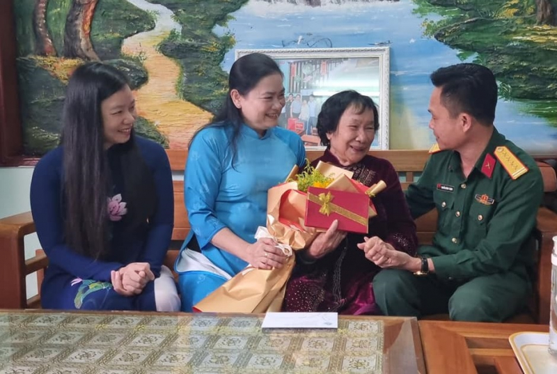 Còn sống là còn tiếp tục học tập theo tấm gương của Người -0