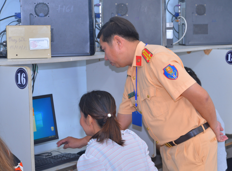 Công an Cà Mau vận hành hiệu quả công tác sát hạch cấp giấy phép lái xe  -0