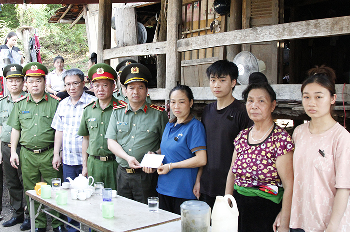 Thương tiếc một người đồng đội tận tụy với công việc -0
