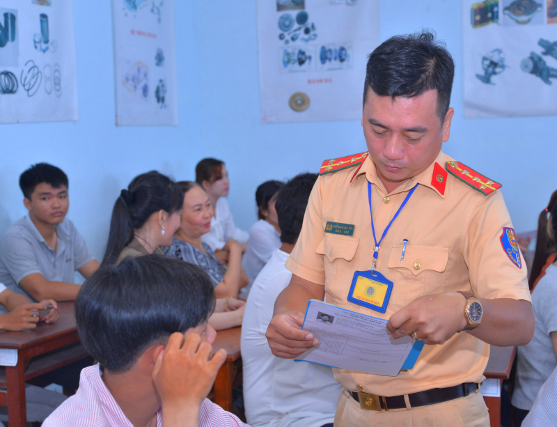 Công an Cà Mau vận hành hiệu quả công tác sát hạch cấp giấy phép lái xe  -1