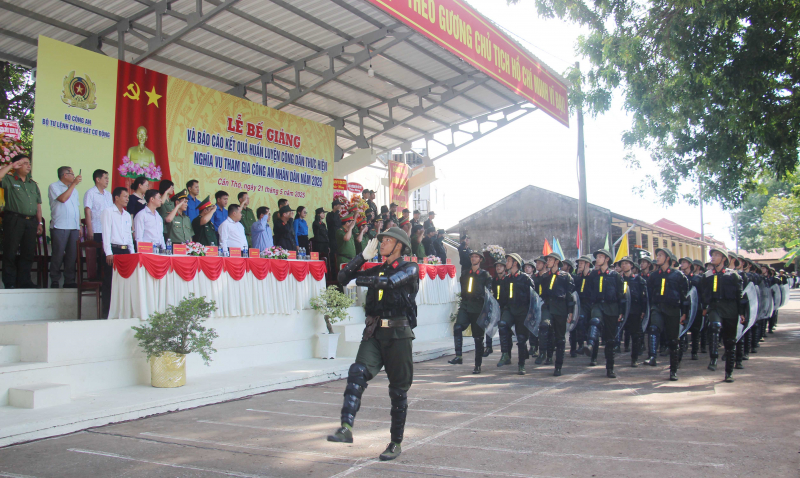 Trung đoàn CSCĐ Tây Nam Bộ bế giảng khóa huấn luyện công dân thực hiện nghĩa vụ tham gia CAND -3