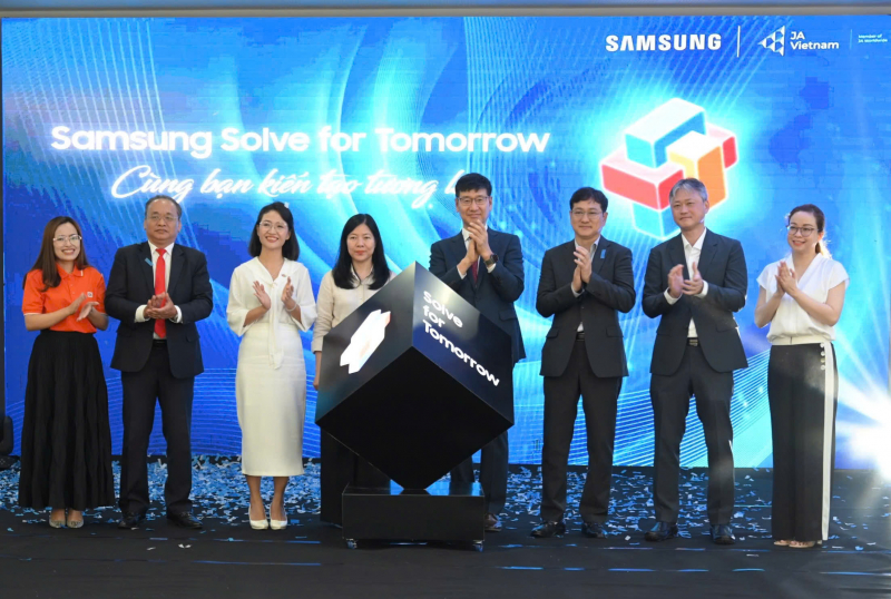 Khởi Động Cuộc Thi Solve for Tomorrow 2025 tại Khu Vực miền Trung -0