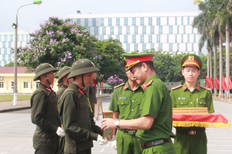 Hơn 17.000 chiến sĩ nghĩa vụ hoàn thành huấn luyện tại Bộ Tư lệnh Cảnh sát cơ động -1
