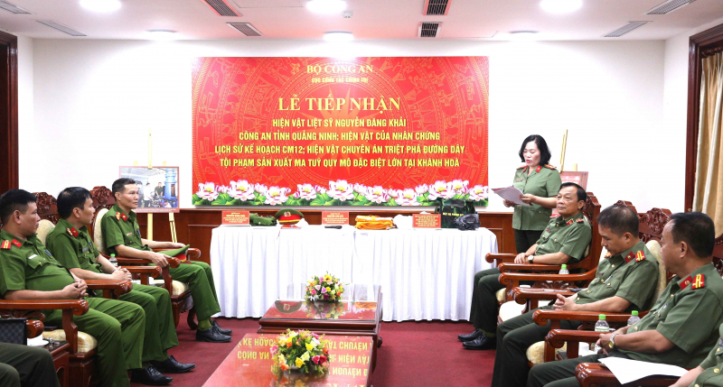 Tiếp nhận hiện vật được sử dụng trong nhiều chuyên án lớn của lực lượng CAND -0