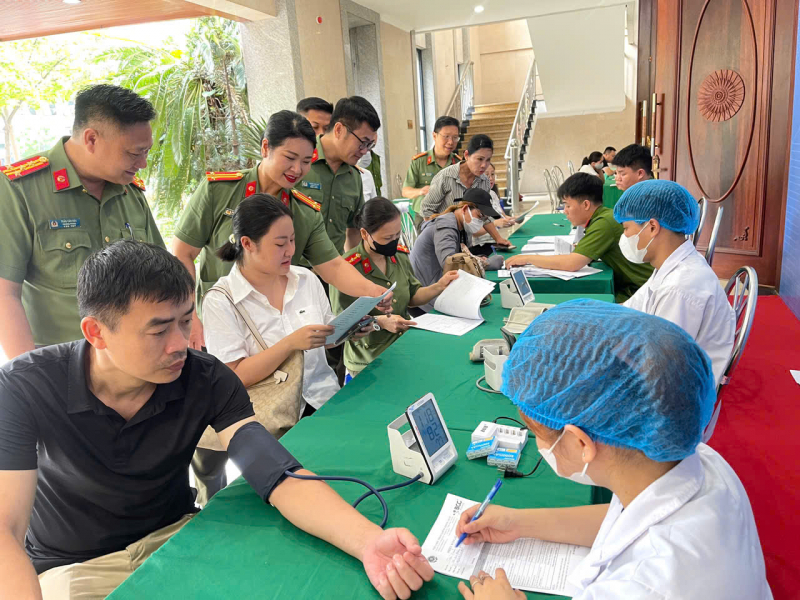 Diễn đàn trực tuyến Công nhân, người lao động trong CAND góp ý xây dựng Đảng và phấn đấu trở thành đảng viên -0