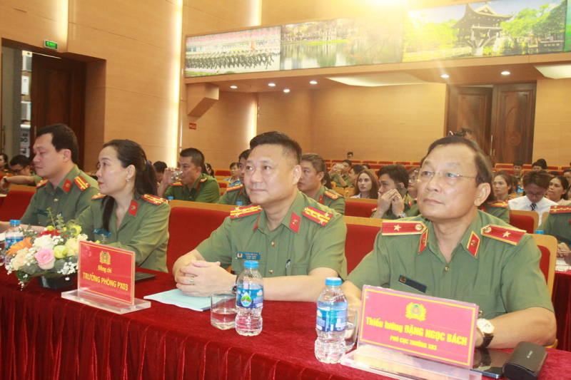 Diễn đàn trực tuyến Công nhân, người lao động trong CAND góp ý xây dựng Đảng và phấn đấu trở thành đảng viên -0