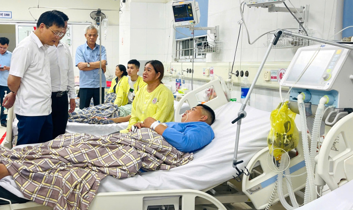 Hơn 1.000 người xuyên đêm tìm kiếm 2 nạn nhân mất tích do lũ cuốn -0